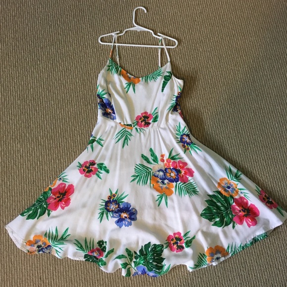 Cute for summer,white dress with colourful flowers - Picture 1 of 7